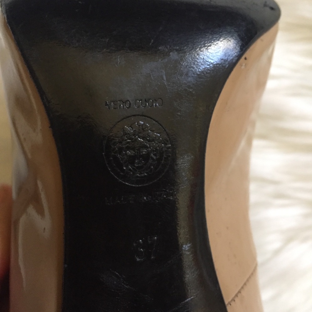 Versace Nude Patent Pointed Toe Stiletto Pumps with Metallic Heels - Picture 7 of 8